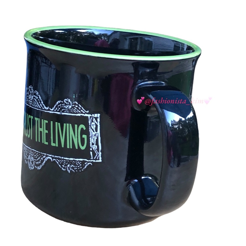Never trust the living Halloween mug - Picture 7 of 7